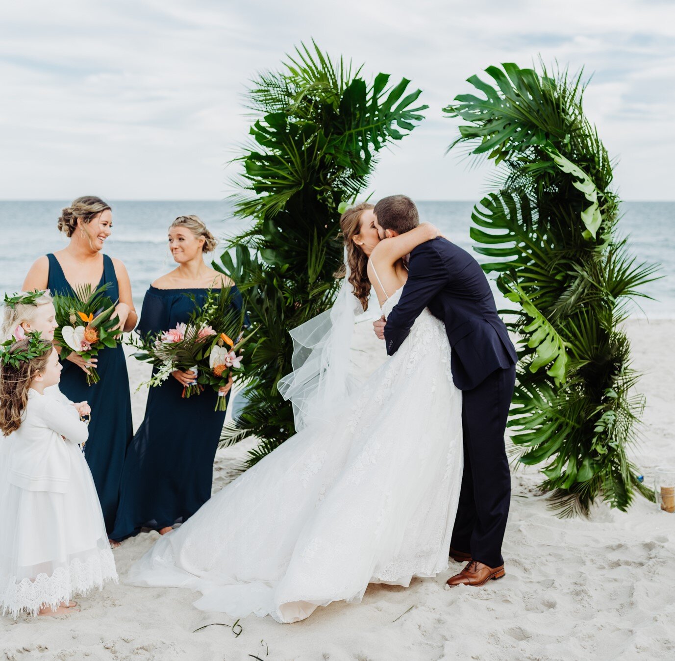 Beach+Wedding+Crim+Barefoot+Beach+Bride+(2)